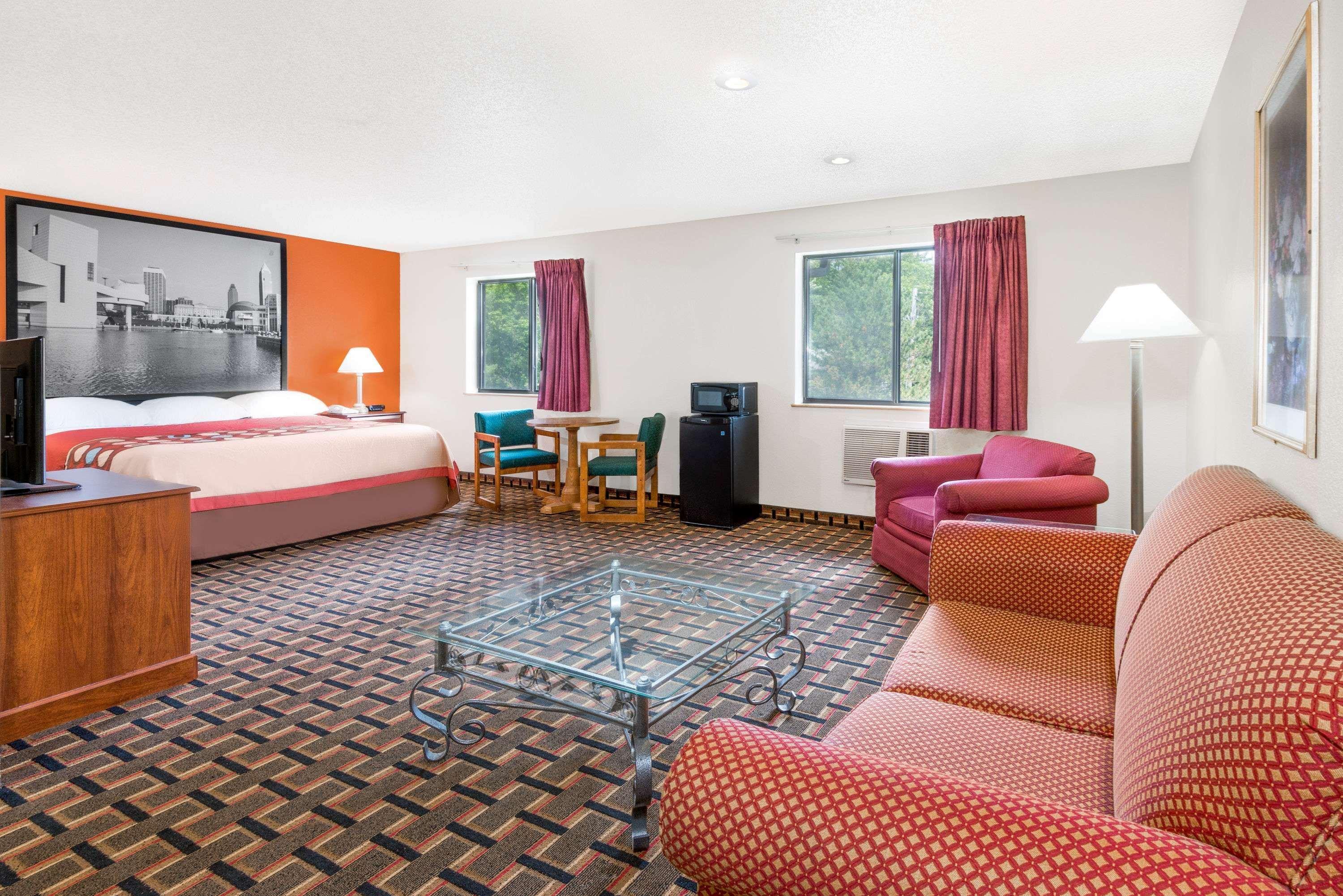 Super 8 By Wyndham Kent/Akron Area Εξωτερικό φωτογραφία
