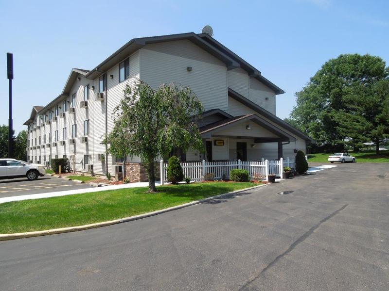 Super 8 By Wyndham Kent/Akron Area Εξωτερικό φωτογραφία