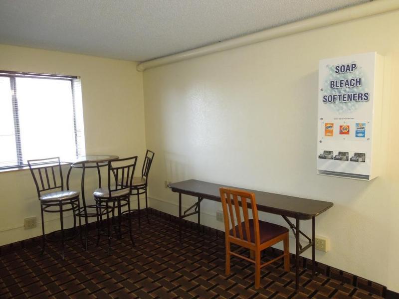 Super 8 By Wyndham Kent/Akron Area Εξωτερικό φωτογραφία