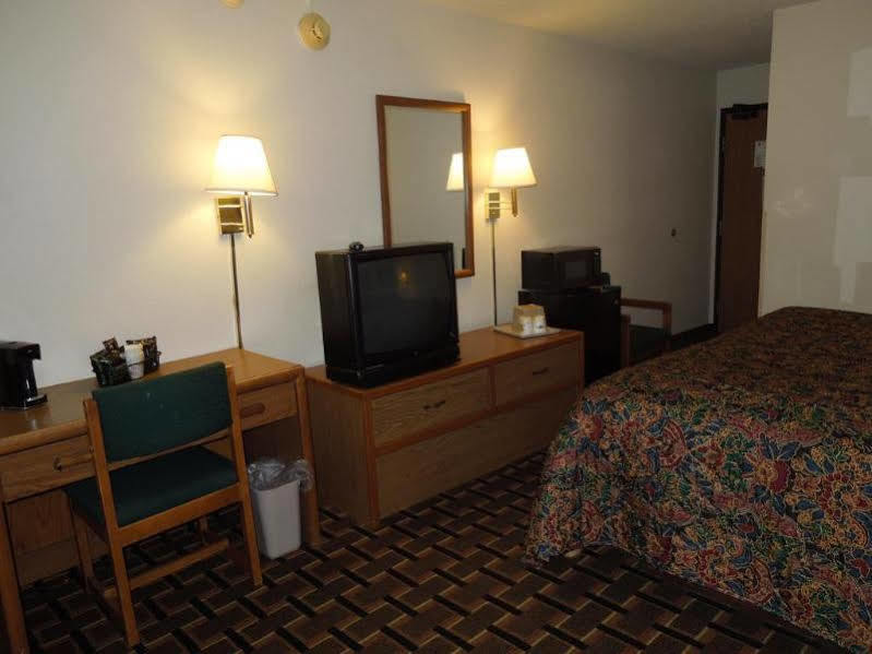 Super 8 By Wyndham Kent/Akron Area Εξωτερικό φωτογραφία