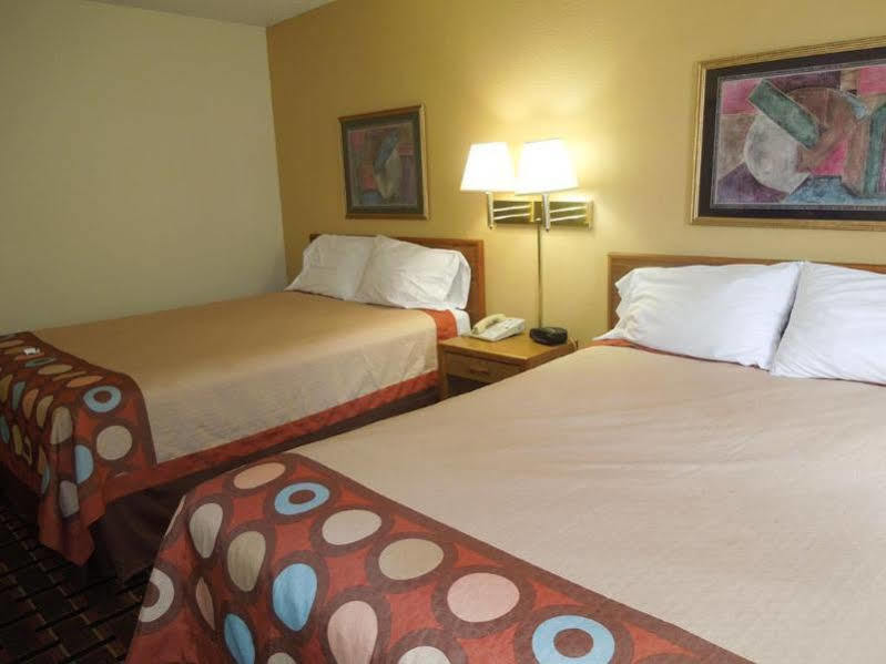 Super 8 By Wyndham Kent/Akron Area Εξωτερικό φωτογραφία