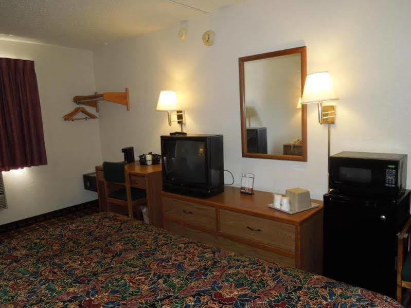 Super 8 By Wyndham Kent/Akron Area Εξωτερικό φωτογραφία