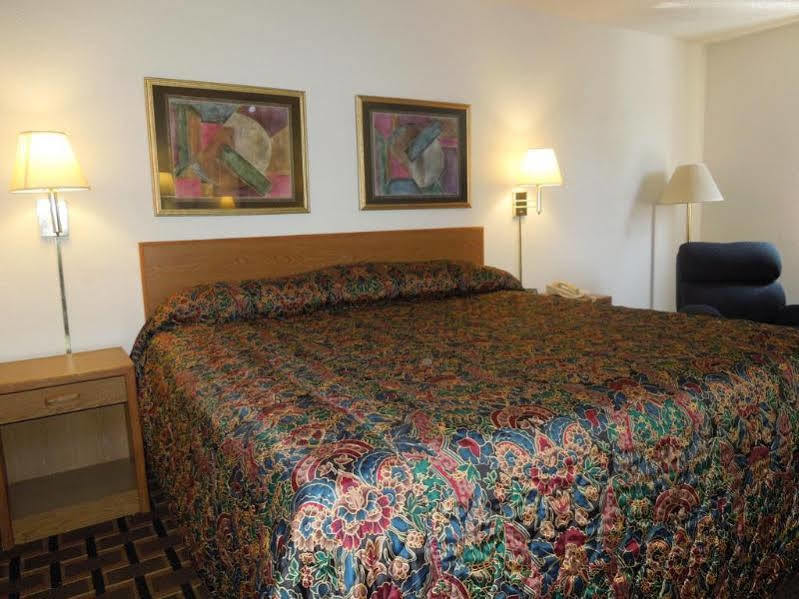 Super 8 By Wyndham Kent/Akron Area Εξωτερικό φωτογραφία